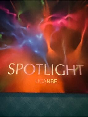 UCANBE Spotlight Eyeshadow Palette
